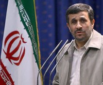احمدی نژاد: هرکجا که باشم خدمتگذار ملتم