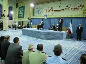 رهبر معظم انقلاب: امروز ملت بزرگ ایران در میان ملتهای مسلمان الگوست و با هوشیاری كامل متوجه تحولات جهانی و مسائل دنیای اسلام است.