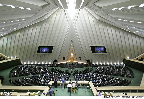 مشروح سخنان احمدی‌نژاد، لاریجانی،۱۳ نماینده و حواشی جلسه امروز مجلس