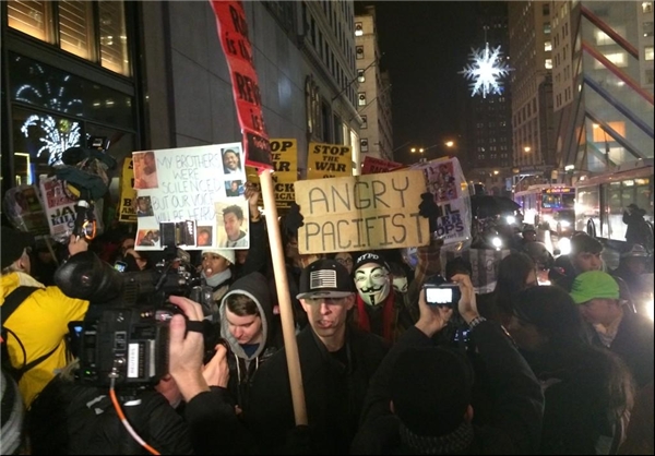آغاز دوباره اعتراضات در نیویورک؛ پلیس‌های قاتل را زندانی کنید!
