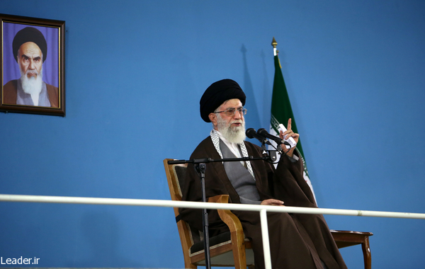 رهبر معظم انقلاب:   موافق مذاکره زیر شبحِ تهدید نیستم؛ دوران بزن و در رو تمام شده و ملت ایران متعرض را رها نخواهد کرد