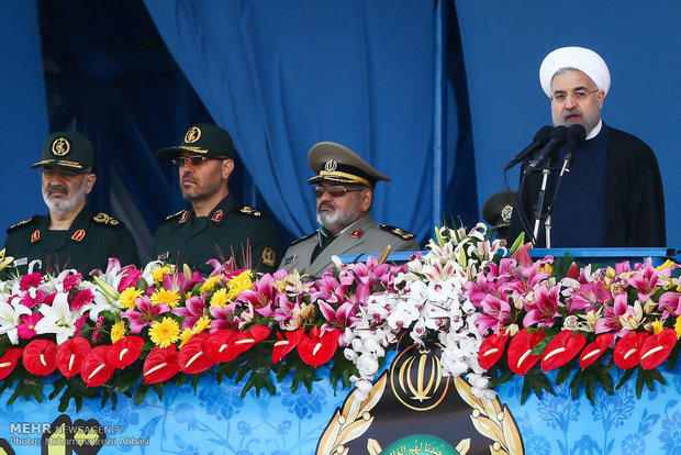  رئیس جمهور در مراسم روز ارتش: کسی که می گوید ما قدرت سخت نیاز نداریم، ساده لوح است