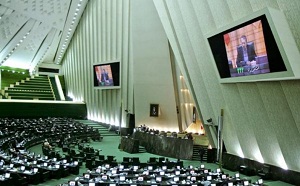فرياد يكصداي مجلس: موسوي و كروبي اعدام بايد گردند