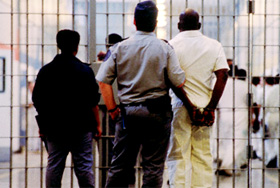 کمپانی‌‌های ترس و وحشت  در زندان‌‌های خصوصی «ایالات متحده» چه می‌‌گذرد؟  